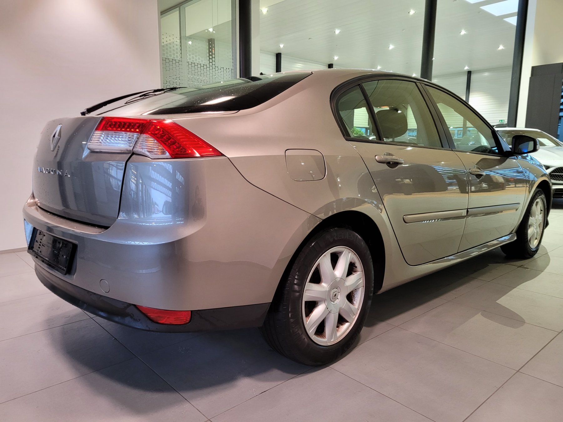 Renault Automobili: Renault Laguna 2.2 DT RT Business – Usato da St. Gallen venduto da HirschAutomobileAG 1