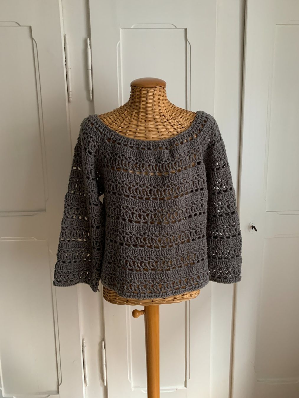 Pullover & Sweatshirts: Strickpullover grau - M – Gebraucht aus Zürich von Diazaio