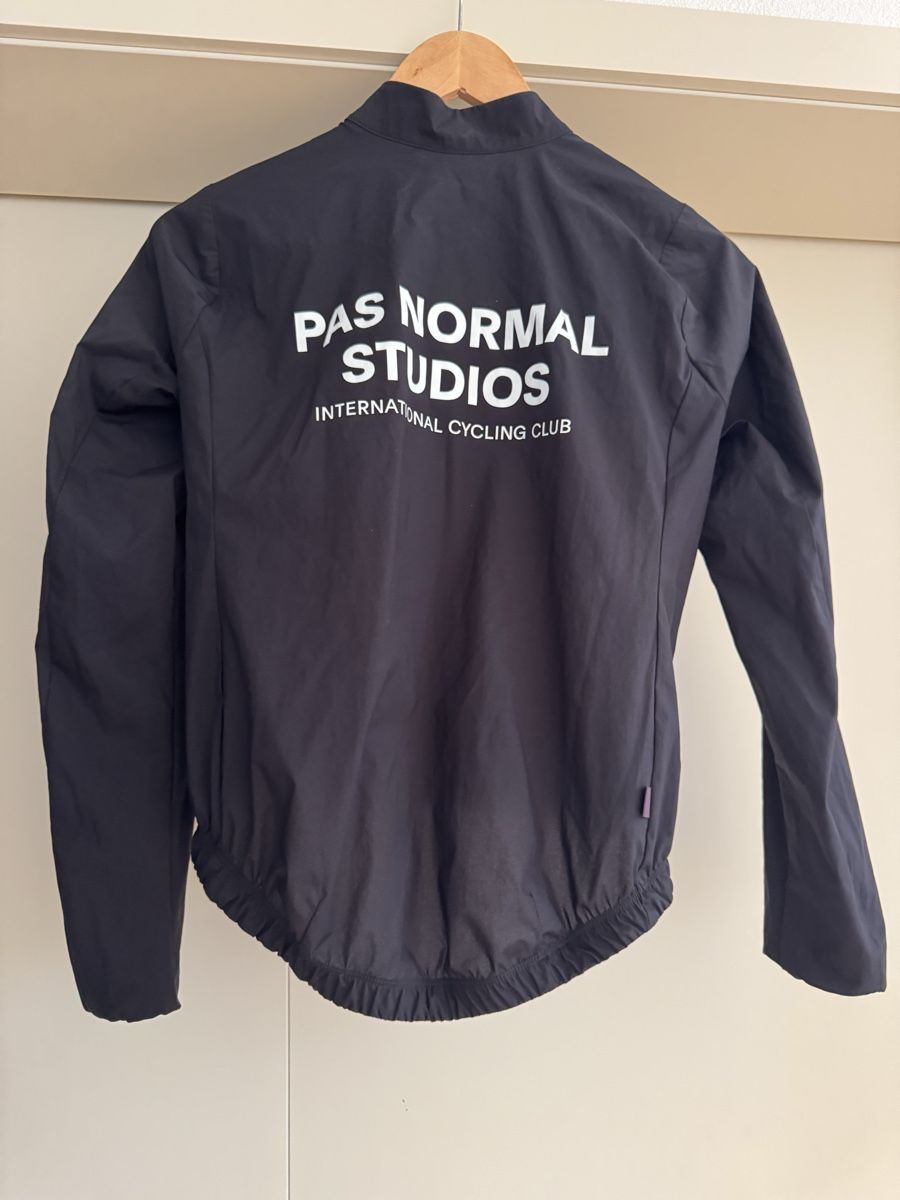 Pas Normal Studios Jacken: Mechanism Stow Away Jacket, Pas Normal Studios – Gebraucht aus Thun von DascheLii 1