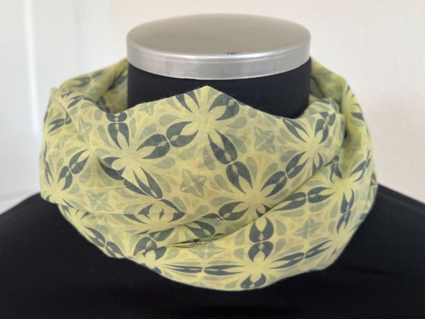 Colora Foulard & Sciarpe: Colora Schal, 30% Seide, Hellgrün, NEU – Nuovo (secondo la descrizione) da Worb venduto da farben20zauber