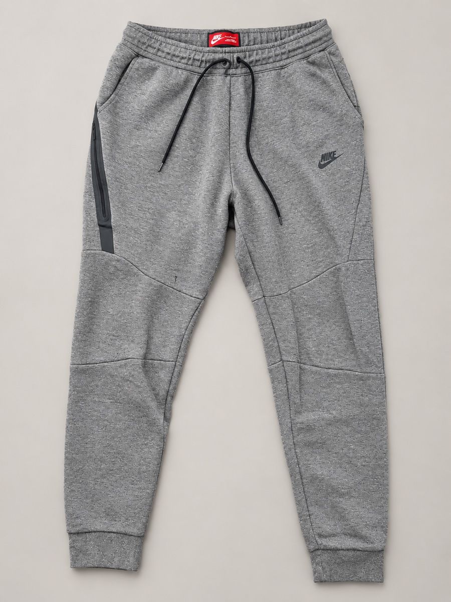 Nike Pantalons: Nike Fleece Tech Joggers – D'occasion à Castagnola par kruno.pusek