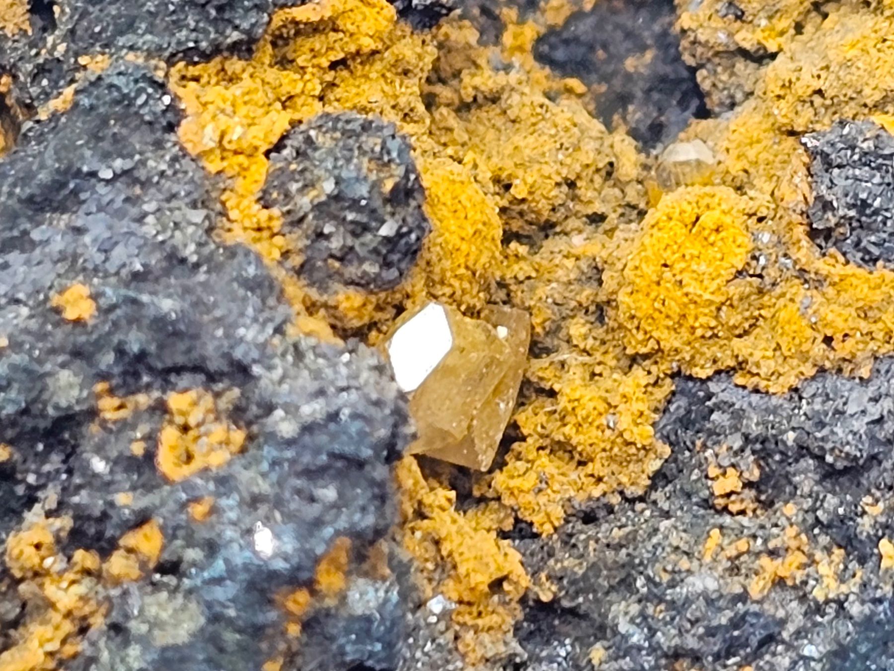 Minerali & Pietre curative: Anglesite and Cerrusite  on Galena Tsumeb Mine Namibia – Usato da Figino venduto da panshop
