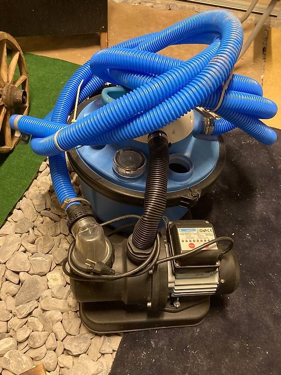 Schwimmbad: Pool mit Sandfilteranlage – Gebraucht aus Wangs von Sputnik079 1
