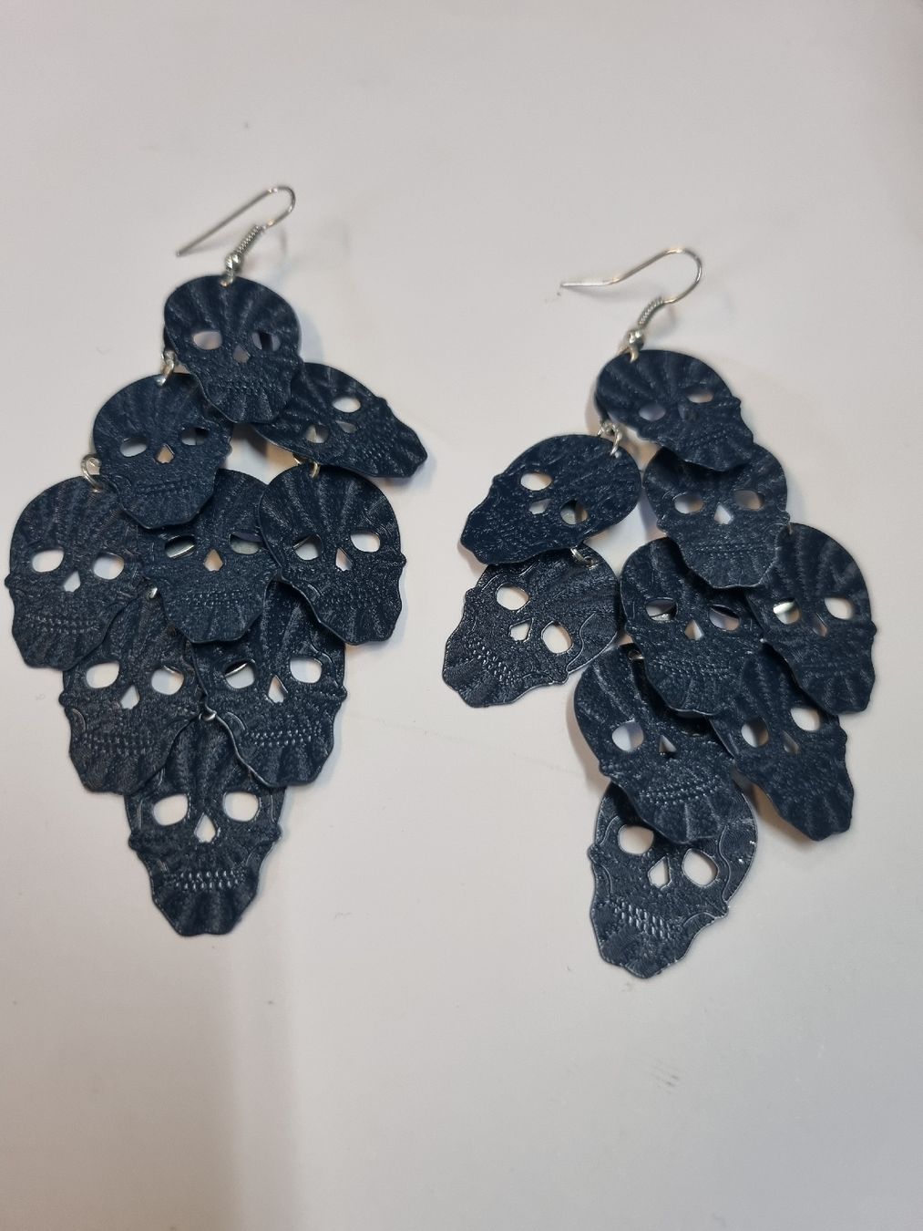Orecchini pendenti & Orecchini a lobo: Coole Ohrringe mit Totenköpfen, neu – Nuovo e nell'imballaggio originale da Figino venduto da MabaStore24 1