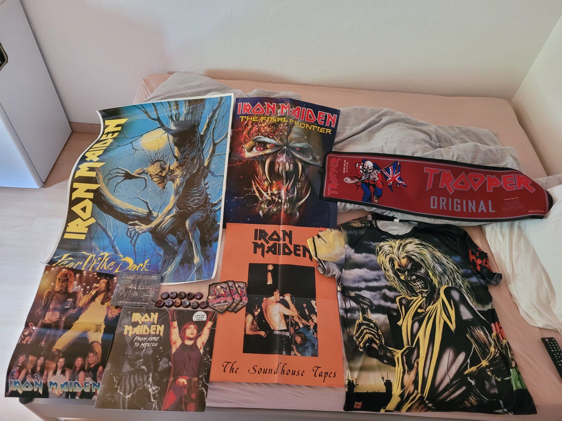 Dischi in vinile: Iron Maiden Konvolut LP - CD - Posters Biermatte - TShirt – Nuovo e nell'imballaggio originale da Grône venduto da Gronibar