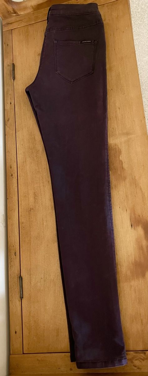 Maison Scotch Pantaloni: Maison Scotch Chino violet 27/32 Neu – Nuovo (secondo la descrizione) da Lausanne venduto da Julerde
