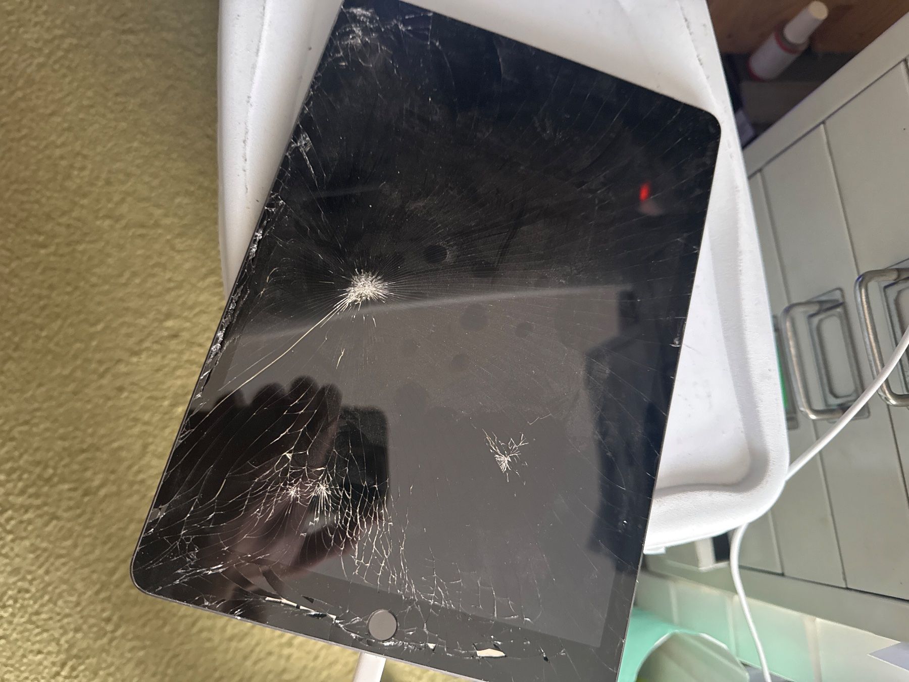 Apple Tablet PC: Ipad 8 - A2429 - icloude – Difettoso da Olten venduto da HoYa01 1