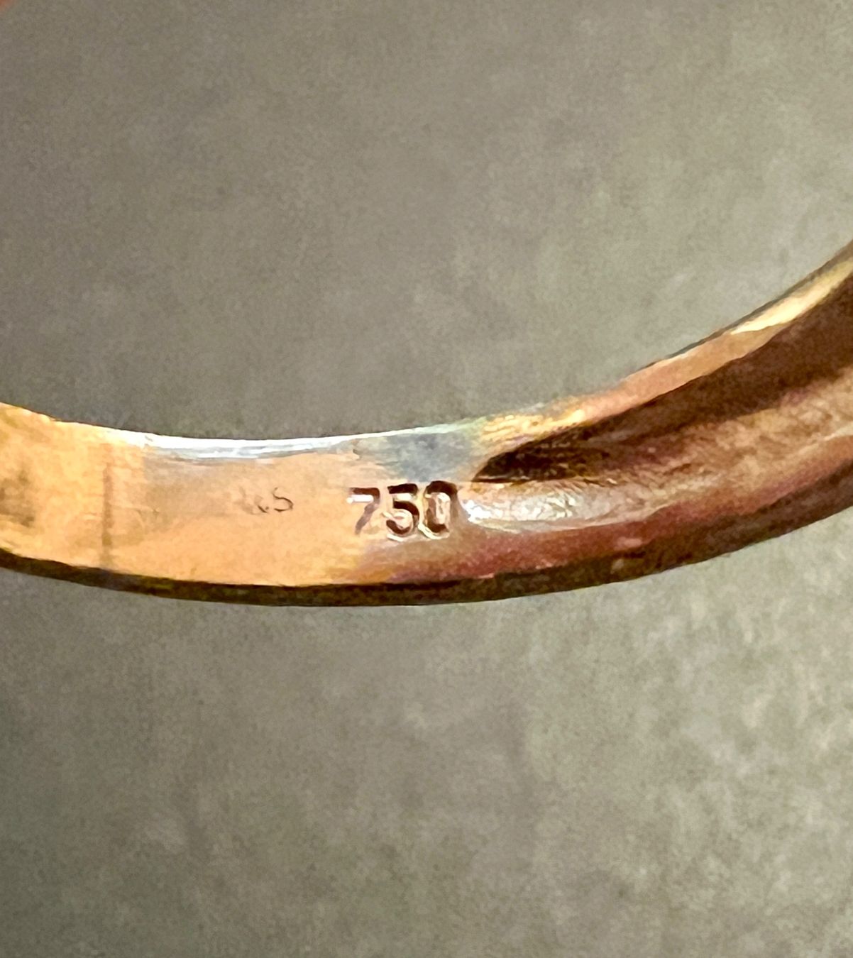 Bagues: Gold-Ring 18 K mit Stein und Diamant – D'occasion à Chur par Penting1935 6
