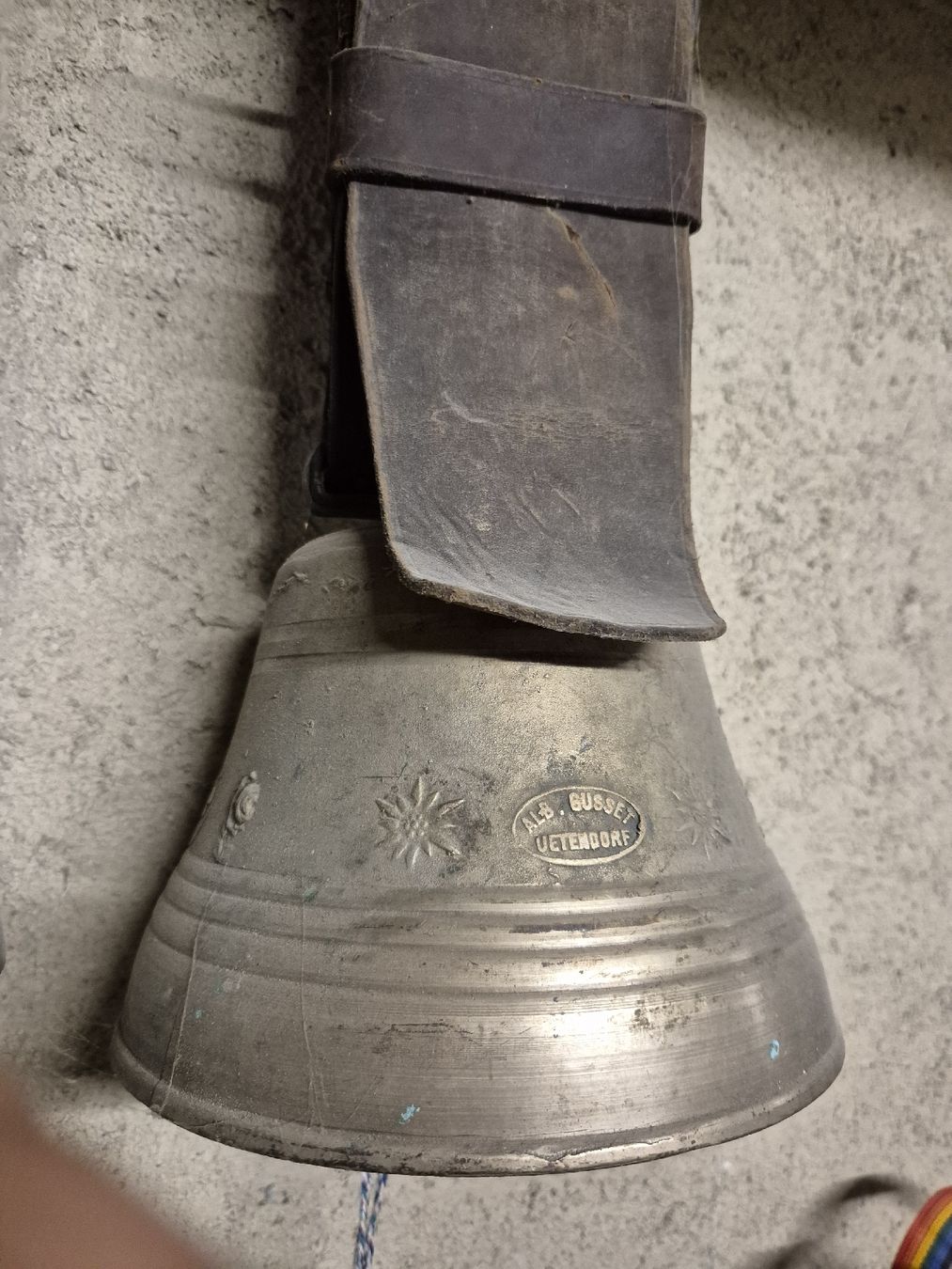 Campanacci mucche: Gusset Glocke – Difettoso da Waltalingen venduto da Trachis