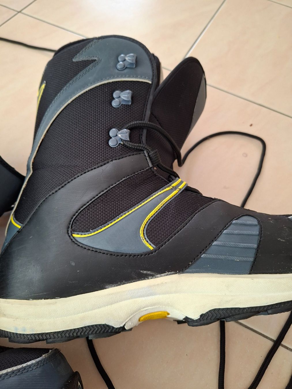 Scarpe da uomo: Bottes de snowboard Morrow, pointure 45-46 – Usato da Cheseaux sur lausanne venduto da Asergio 1