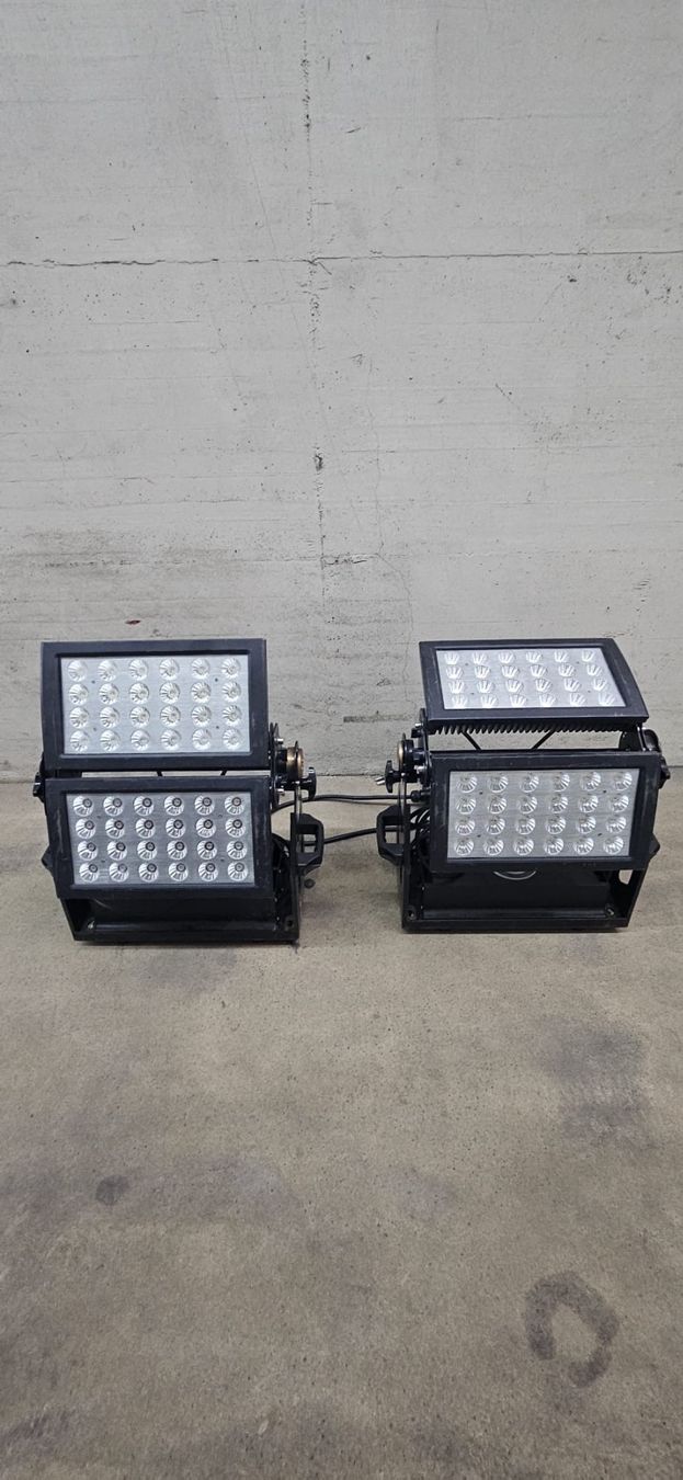 Lampade: Projojecteurs IP65 – Usato da Payerne venduto da RyserGroupeSA 1