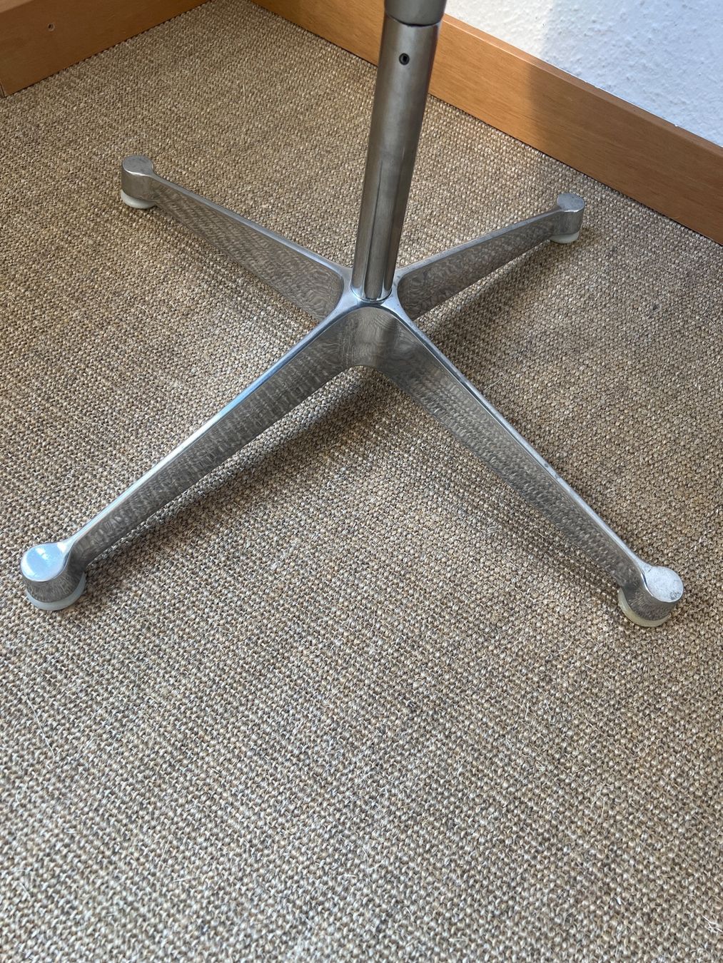 Herman Miller Sedie: Herman Miller Eames Alu Chair EA101 Early Version – Usato da Kilchberg ZH venduto da pompita 3
