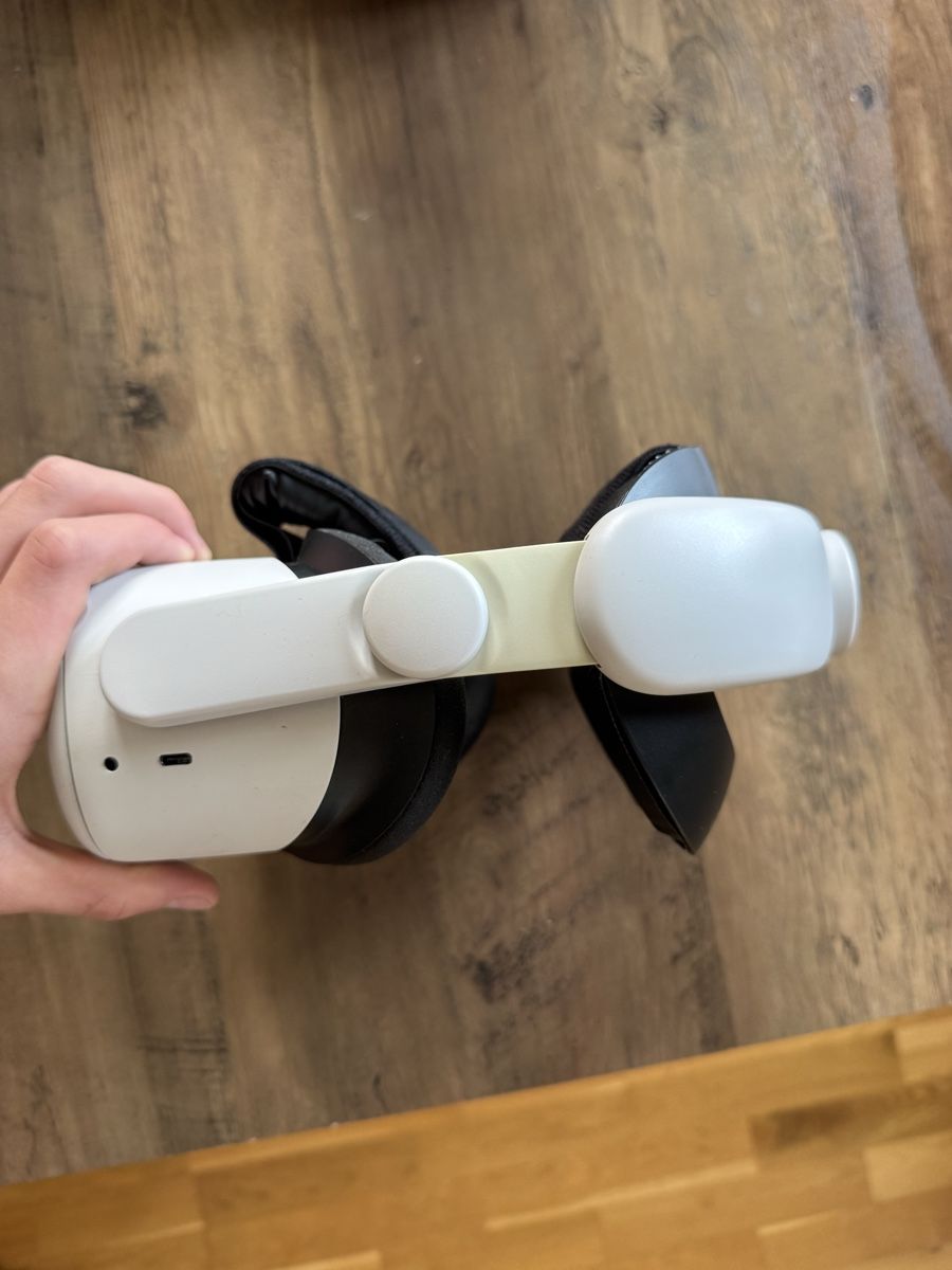 Casque VR: VR Brille Oculus Quest 2 – D'occasion à Berlingen par spi_6b8m 3