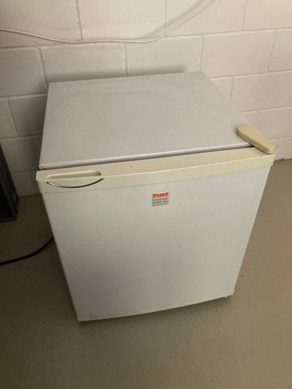 Novamatic Frigoriferi: Novamatic KS060.1-Ra4 Kühlschrank – Usato da Seuzach venduto da rotor82