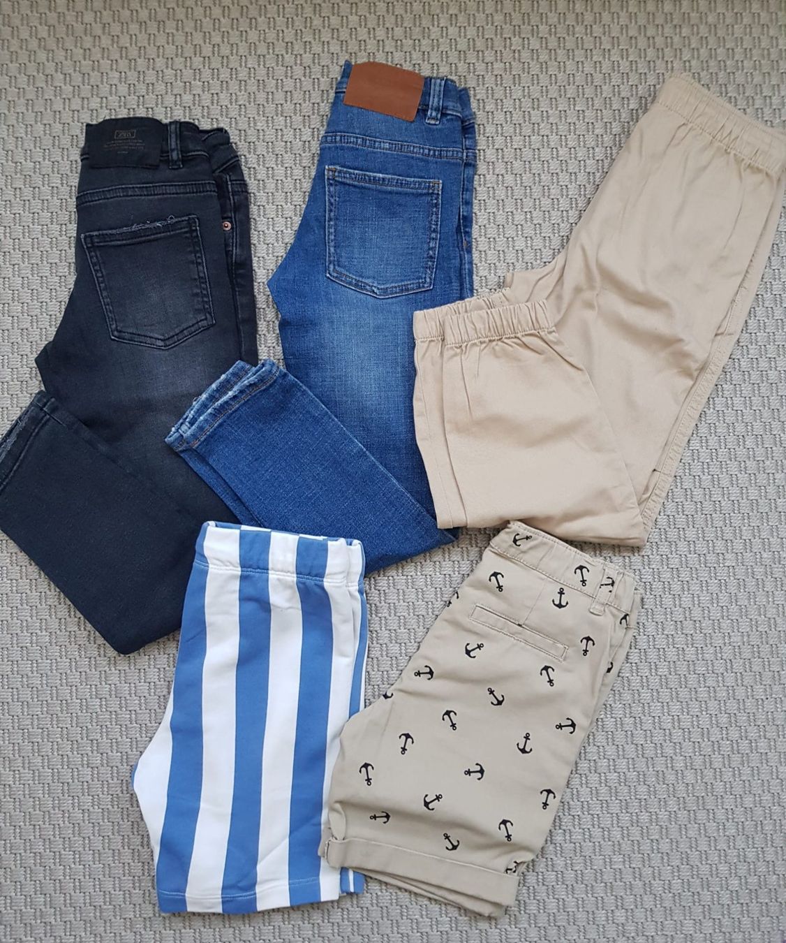 H&M Lotti & Set di vestiti: Kleiderpaket Jungen Grosse 122 – Usato da Münchenstein venduto da mt25