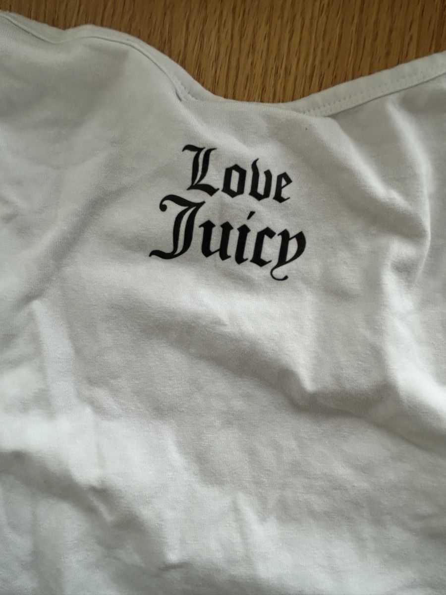 Juicy Couture Top: Juicy Couture Top – Nuovo (secondo la descrizione) da Horgen venduto da mar_9yv7 4
