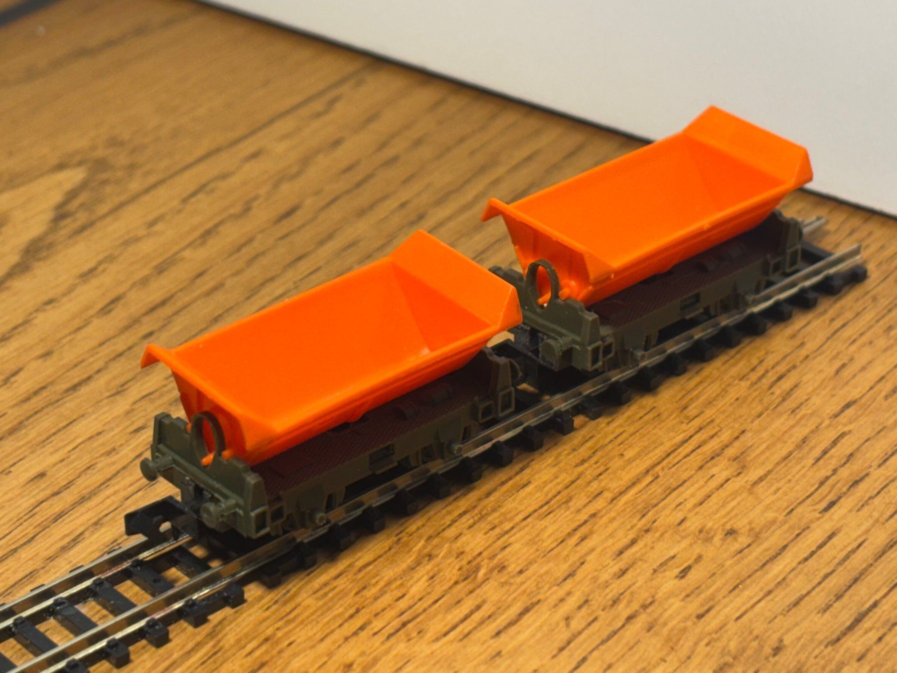 Modelleisenbahnen: L2265: 2 Loren (Spur N) – Gebraucht aus Birsfelden von Birs_25 2