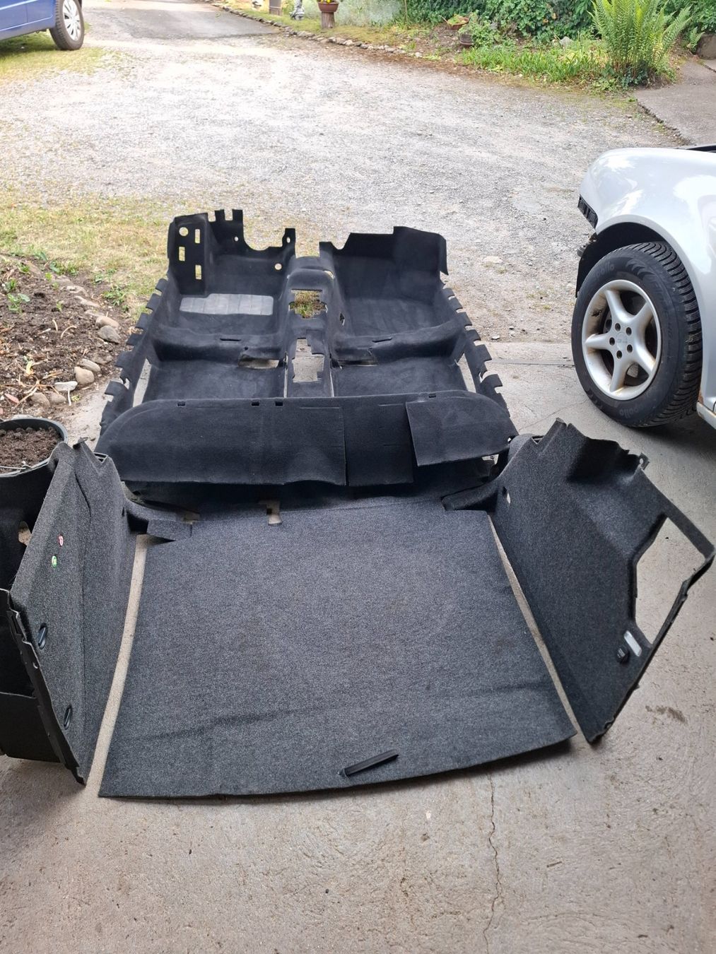 VW Tutti pezzi di ricambio auto: Golf IV Teppich – Usato da Uttigen venduto da fourstrokeforce