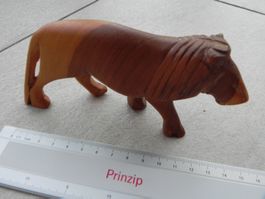 Löwe aus Holz Holzfigur