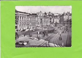 Zürich-hauptbahnhof-Oldtimer-Tram-belebt