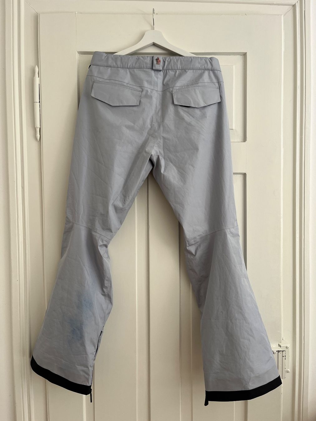 Moncler Pantaloni: Moncler Ski-/Snowboardhose Hellblau Grösse M – Usato da Zürich venduto da bretxo 1