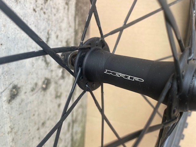 Pièces détachées: roue avant vélo 26' – D'occasion à Ursy par DK8 2