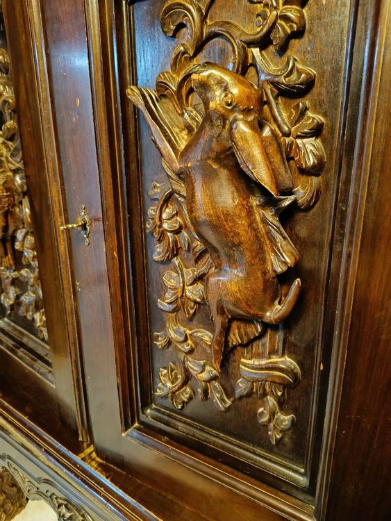 Armoires: Antiker Schrank mit schönen Schnitzereien – D'occasion à Biberist par Belzebu 1