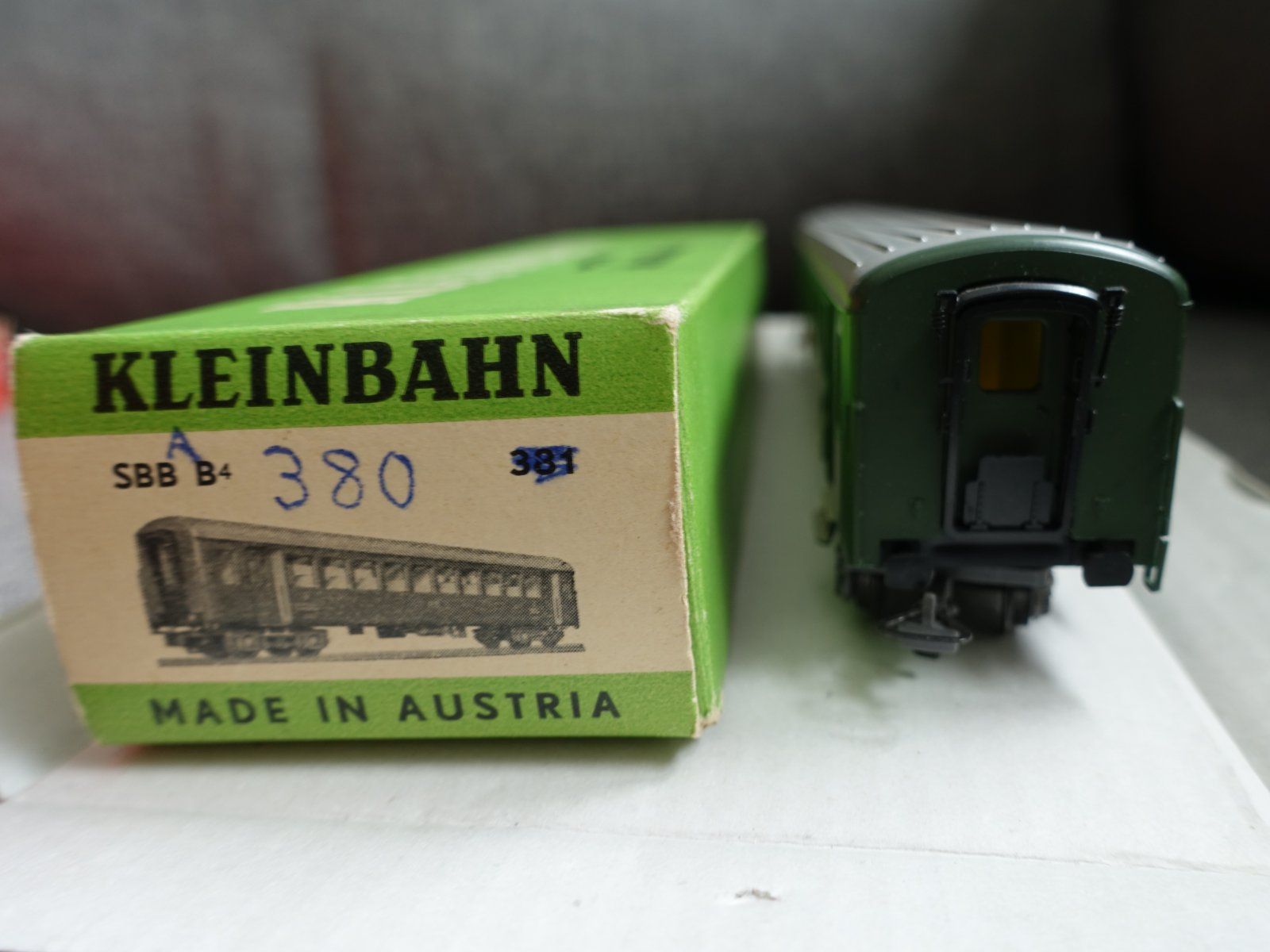 Kleinbahn Modelleisenbahnen: KLEINBAHN No. 381 SBB/CFF Einheitswagen 2. Klasse – Gebraucht aus Wallbach von Sarrows 2