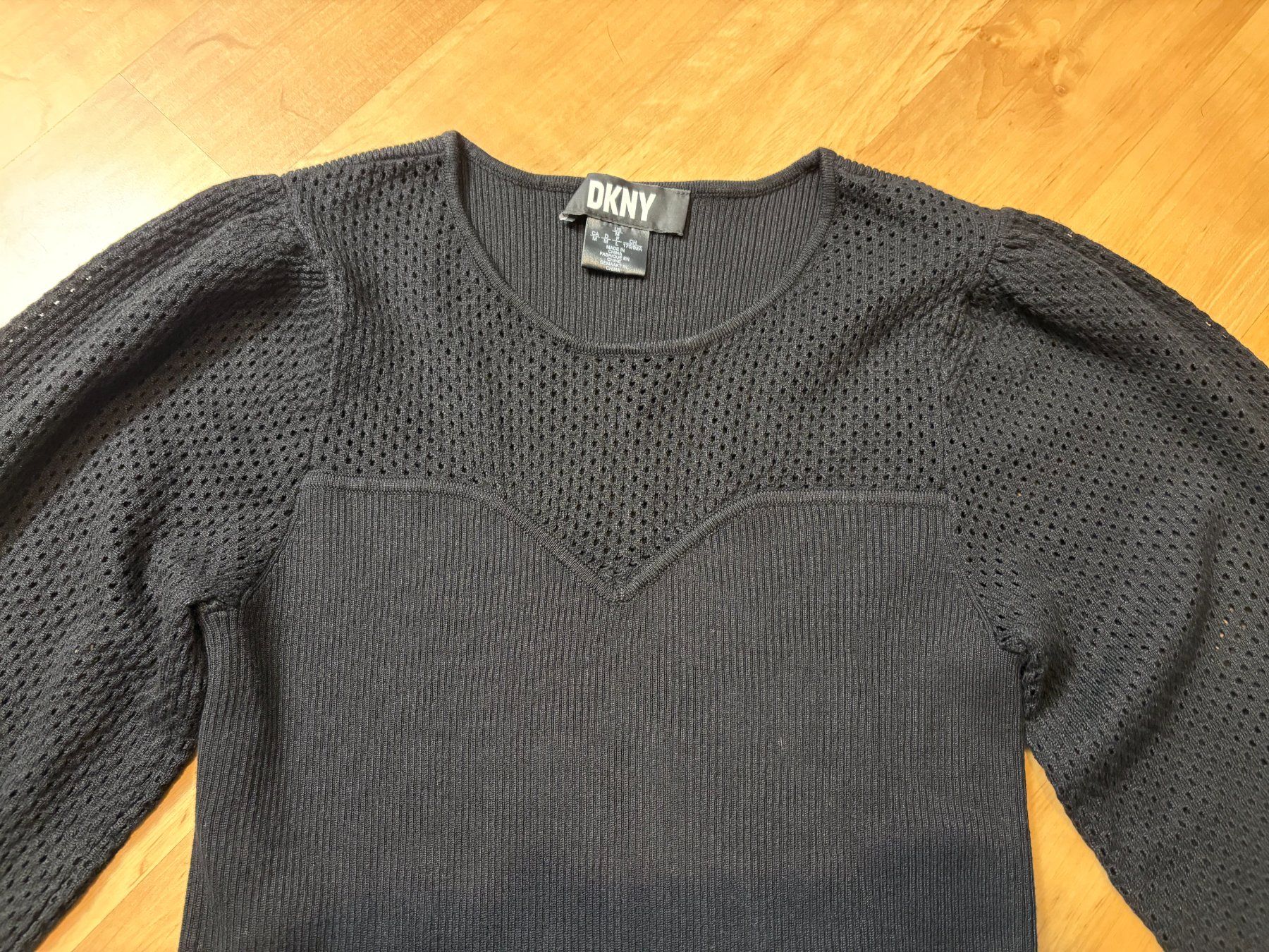 DKNY Pullover & Sweatshirts: Neu: spezieller Pulli von DKNY Gr. M – Neu (gemäss Beschreibung) aus Willisau von ani_gtk8 1