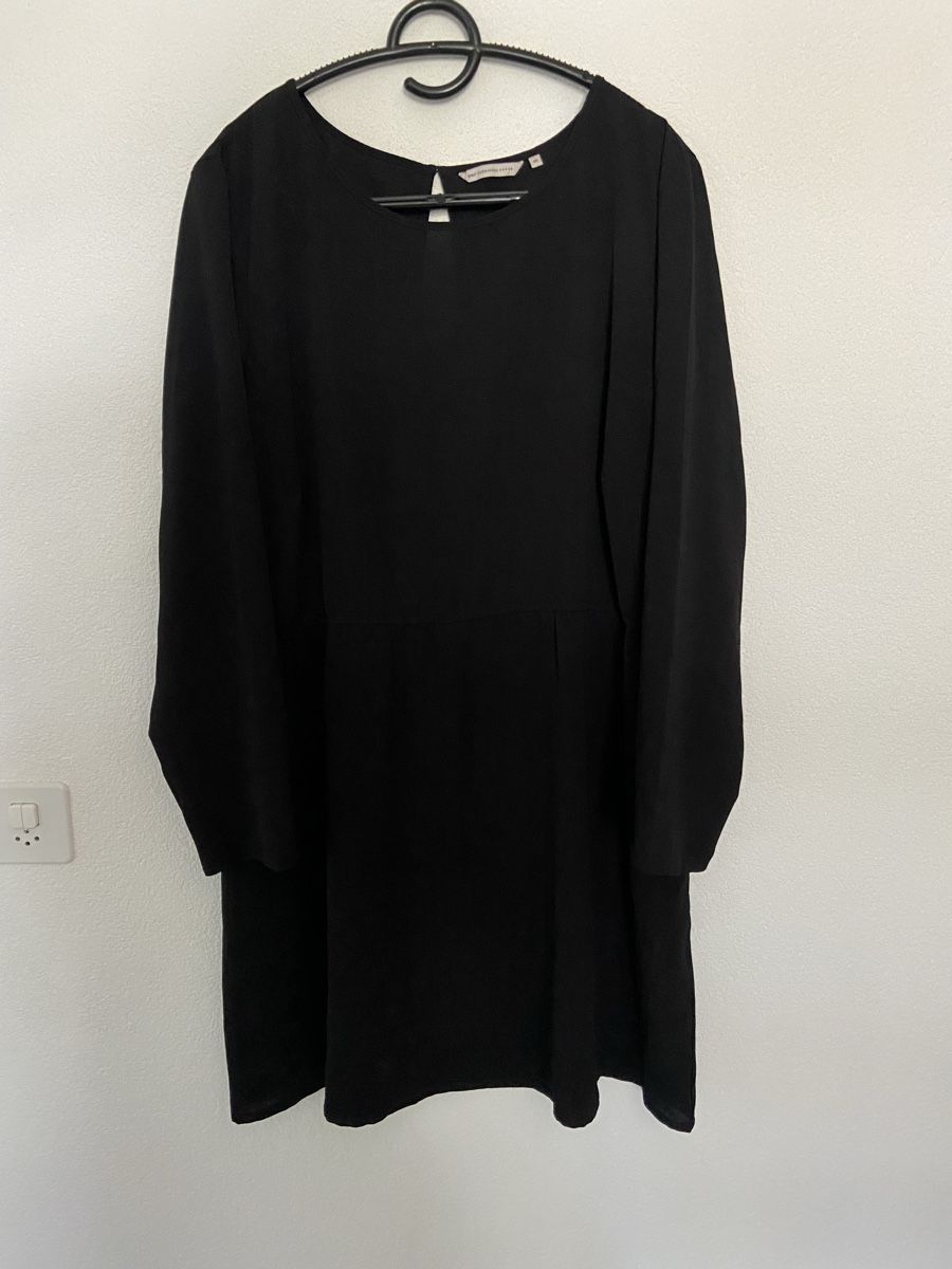 Only Kleider: Robe noir – Gebraucht aus Berlens von aye_lf66