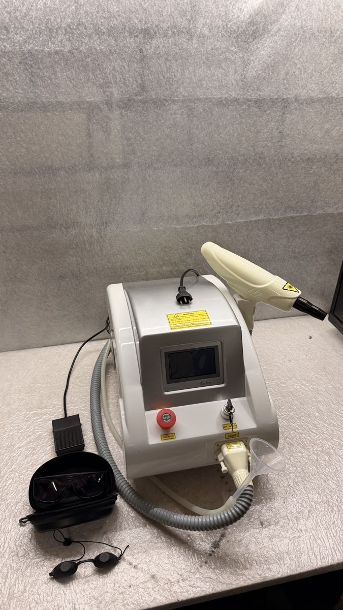 Tutte le macchine: Laser Tattoo Removal System Model J-200 – Usato da Rotkreuz venduto da perlengott