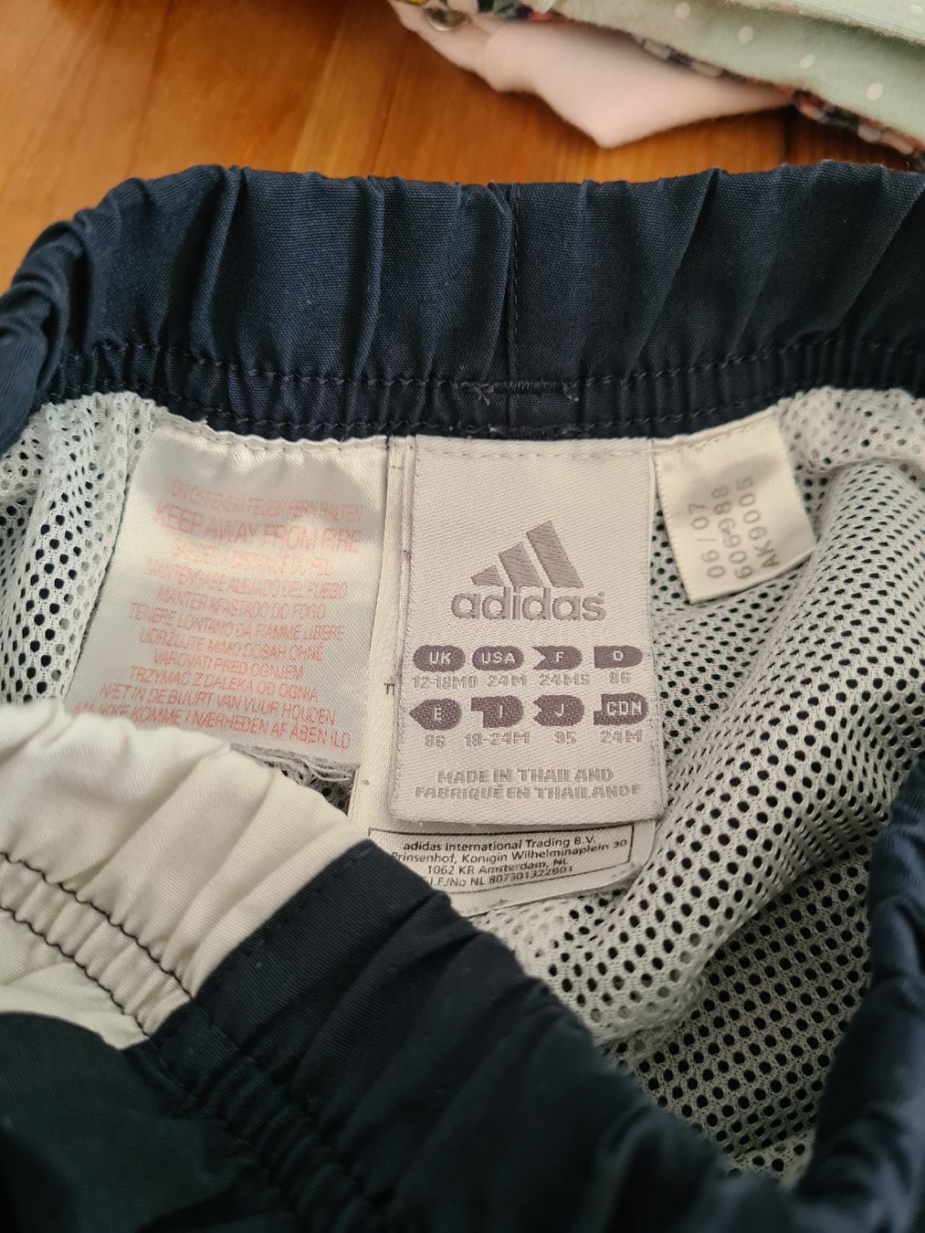 Pantaloni: Kinder Trainingshose Adidas Grösse 86 – Usato da Horw venduto da Mirii91 3