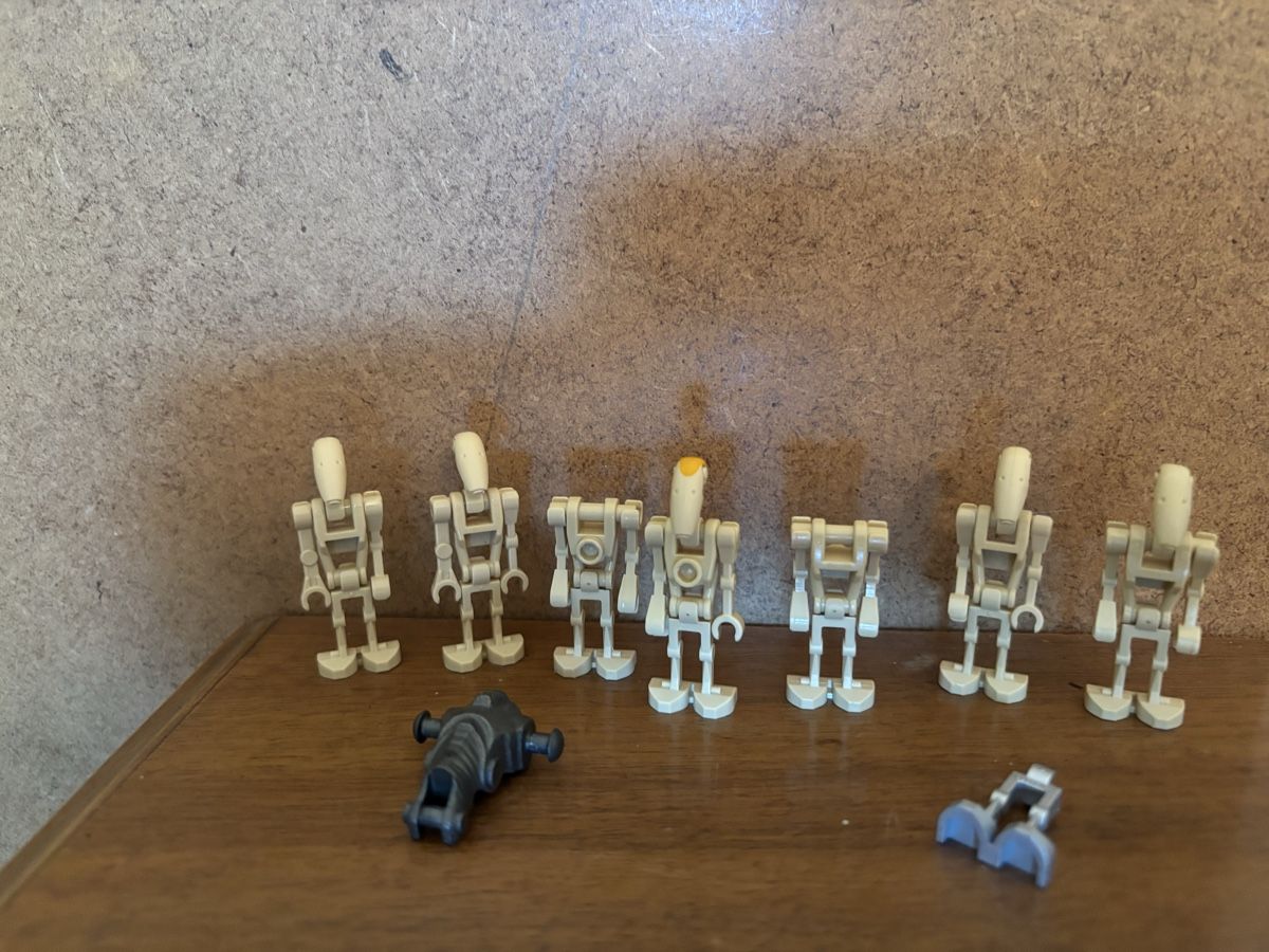 Lego Kit di costruzioni: Lego star wars minifigures droïdes – Usato da Pampigny venduto da pq1_7r9w 1