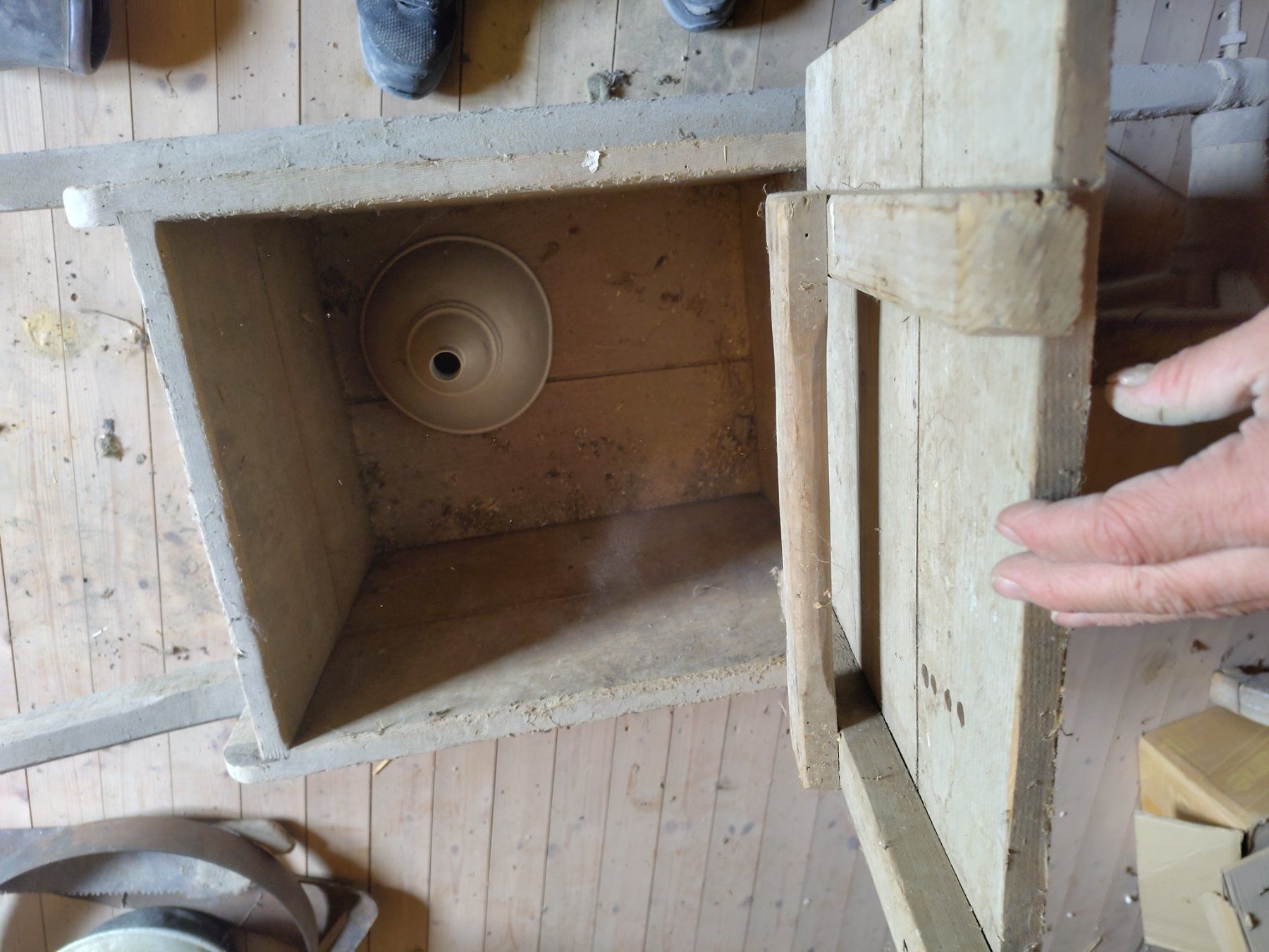 Carriole: Brouette ancienne en bois – Usato da Les Reussilles venduto da cha_y72l 3