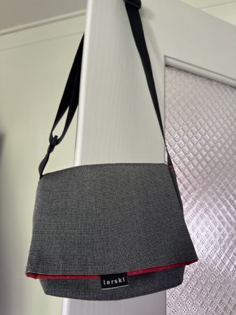 Lerski Umhängetasche Grau/Rot, Top Zustand, Swiss Made!