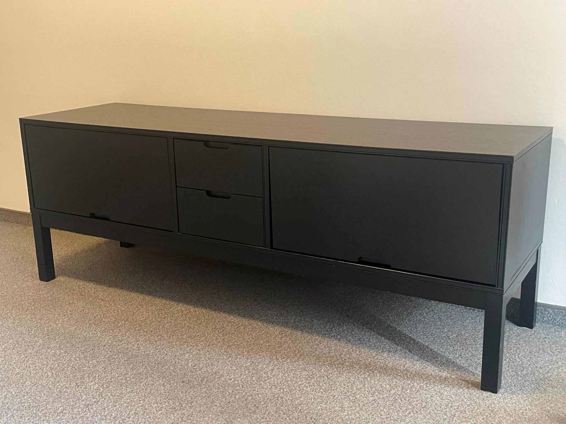 TV Möbel: Sideboard schwarz, Eichenfurnier, 2 Schubladen,2 Klappfächer – Gebraucht aus Zürich von HHappel