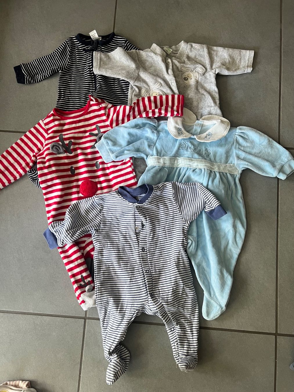 Lotti & Set di vestiti: Diverse Strampler Grösse 50-62 – Usato da Wetzikon ZH venduto da Mila_Pla