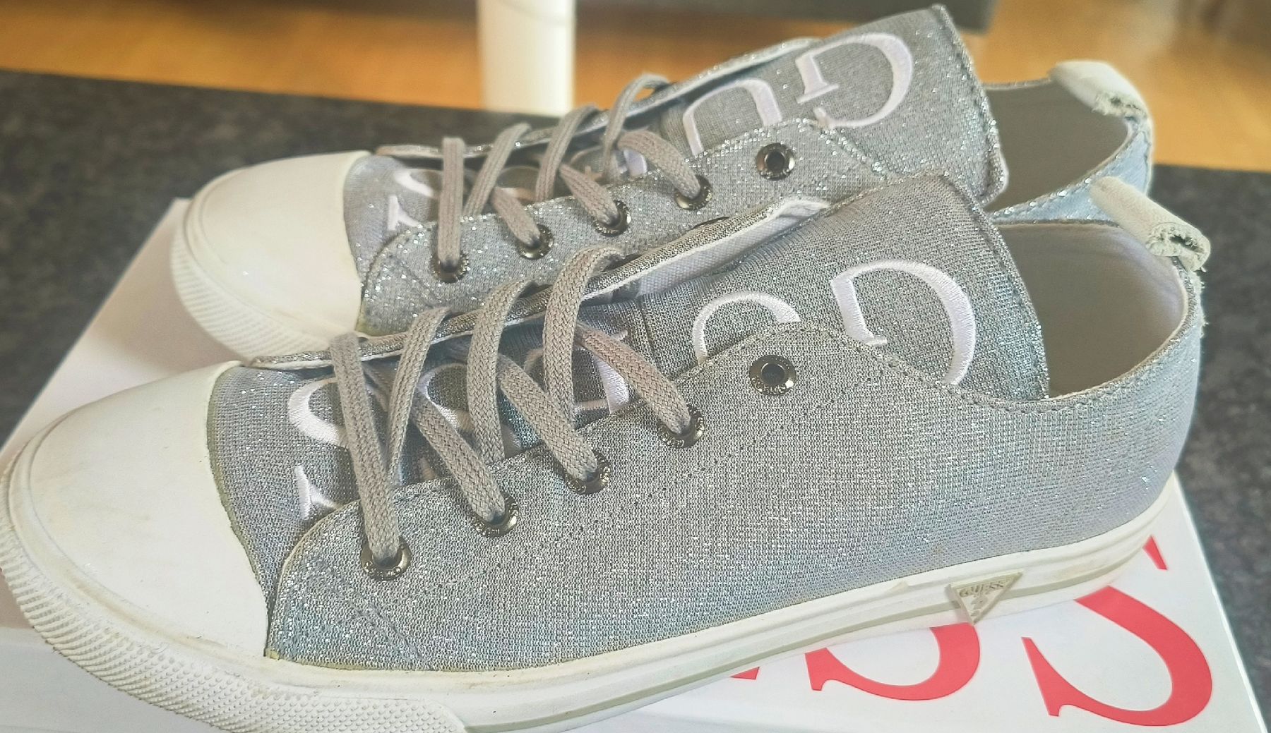Guess Scarpe da donna: Guess Sneaker, 37 – Usato da Andelfingen venduto da nicoletta11 1