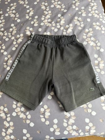 Short Lacoste taille 128 - 8 ans 