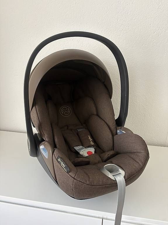 Cybex Seggiolini per auto: Cybex Cloud Z i-Size Babyschale braun mit Isofix – Usato da Zürich venduto da Nacho_04 1