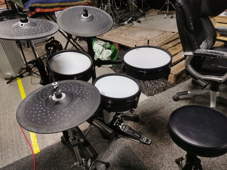 Strumenti musicali: YAMAHA DTX 502 mit ATV Pads – Nuovo (secondo la descrizione) da Erlach venduto da thermoflash 1