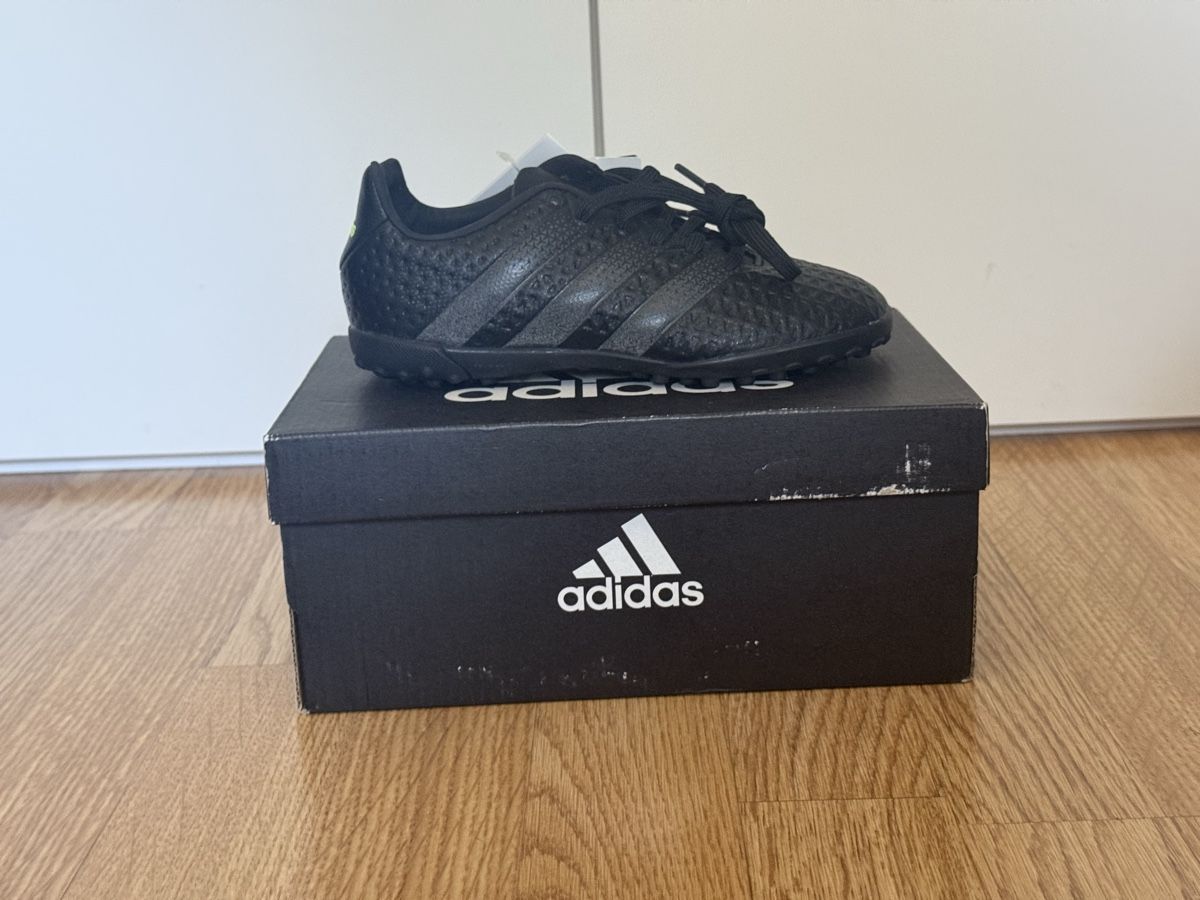 Scarpe per ragazzi: Adidas Astro Turf Kinder – Nuovo (secondo la descrizione) da Uster venduto da Louec
