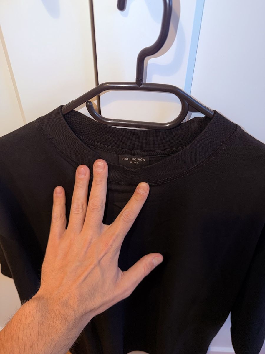 Balenciaga T-shirt: SS22-23 BALENCIAGA Embroidered back – Usato da Cortaillod venduto da auraya22 1
