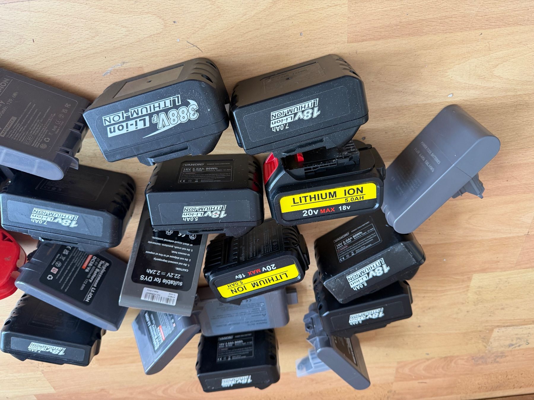 Batterie: 21 defekte Akkus makita, dyson .. – Difettoso da Amriswil venduto da JaJa-Express 1