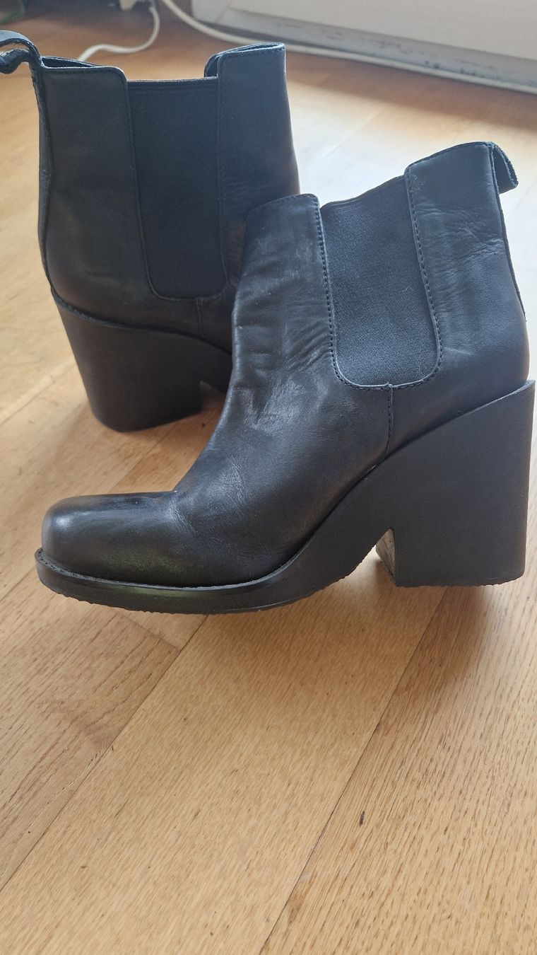 Scarpe da donna: Schwarze Lederstiefeletten mit Blockabsatz, Grösse 39 – Nuovo (secondo la descrizione) da Zürich venduto da mis_2kxn 1