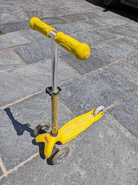 Micro Kickboard: Micro Mini Scooter mit LED Räder – Usato da Kloten venduto da Beeway