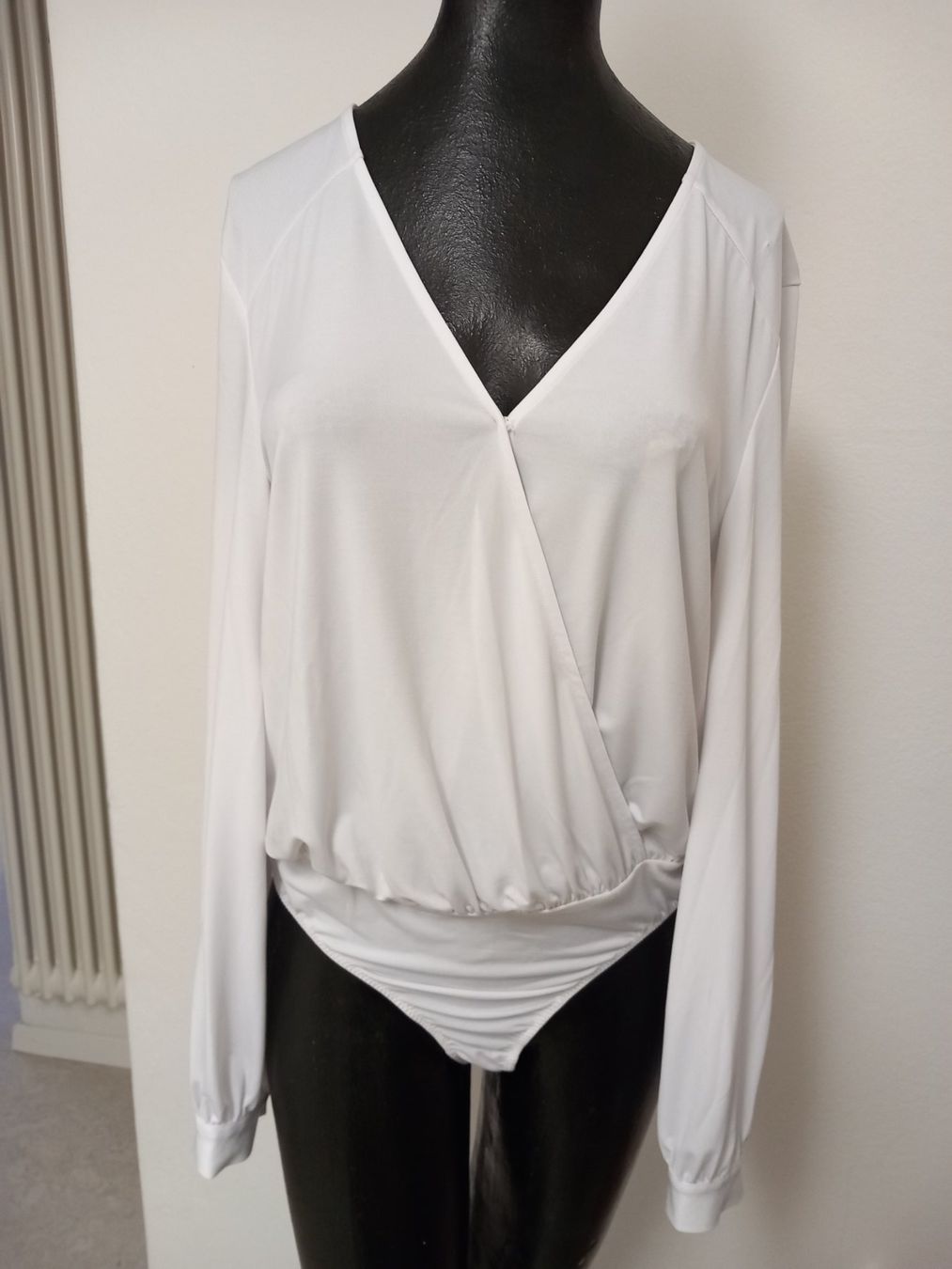 Guess Chemisiers: GUESS 2 Bodyblusen Neu – Neuf avec emballage d'origine à Triengen par angel112