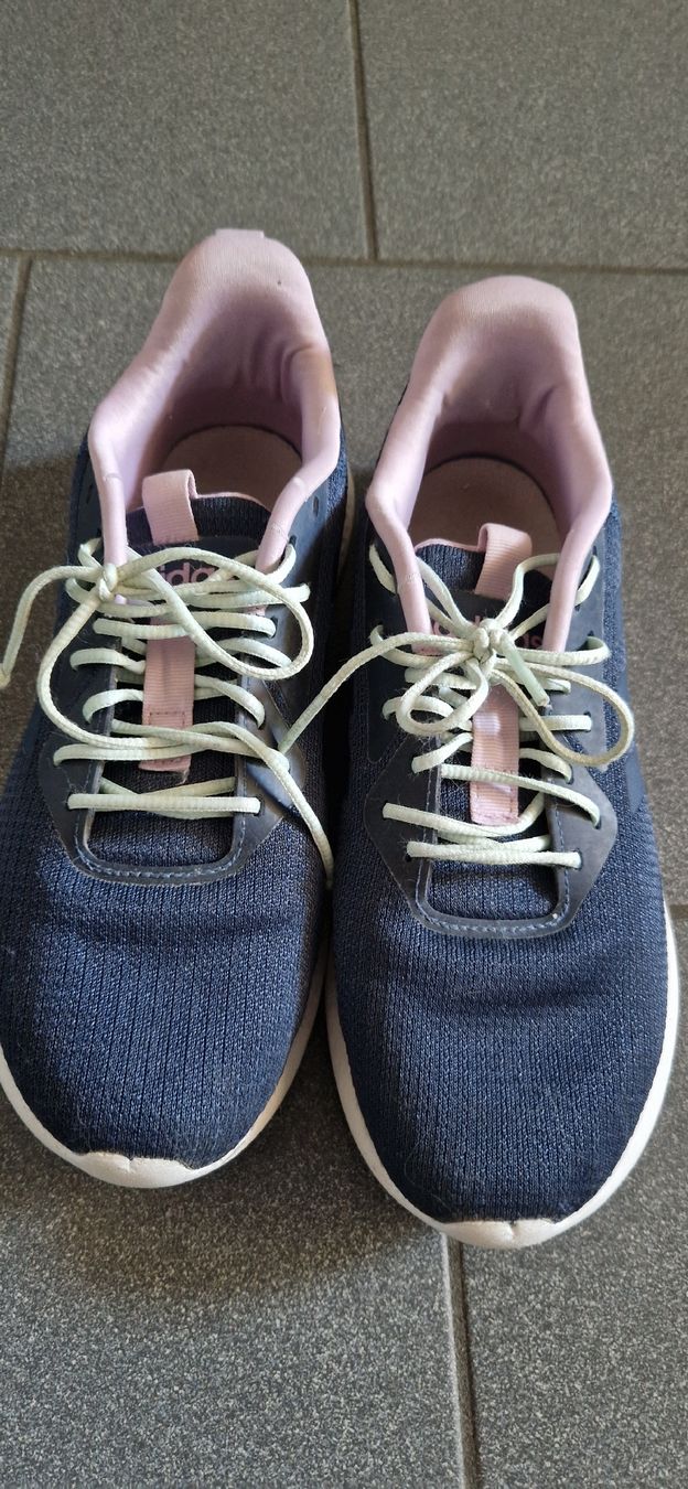 Adidas Damenschuhe: Adidas Sneakers in Gr.40 – Gebraucht aus Grosswangen von iranki80