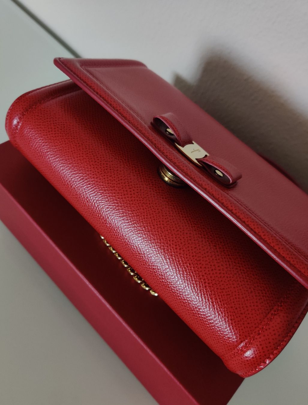 Salvatore Ferragamo Borse da donna: SALVATORE FERRAGAMO VARA BAG – Nuovo (secondo la descrizione) da Zollikon venduto da ces-chic 1