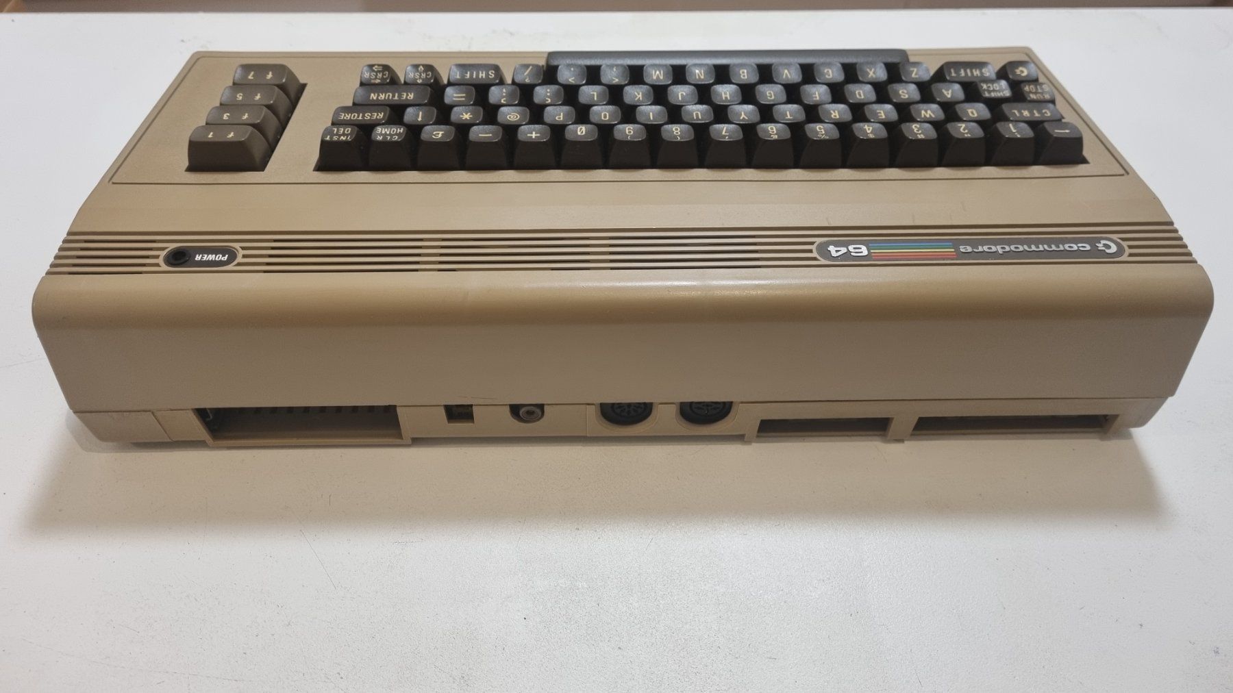 Commodore PC: Commodore 64 – Difettoso da Birsfelden venduto da val_d9c2 2
